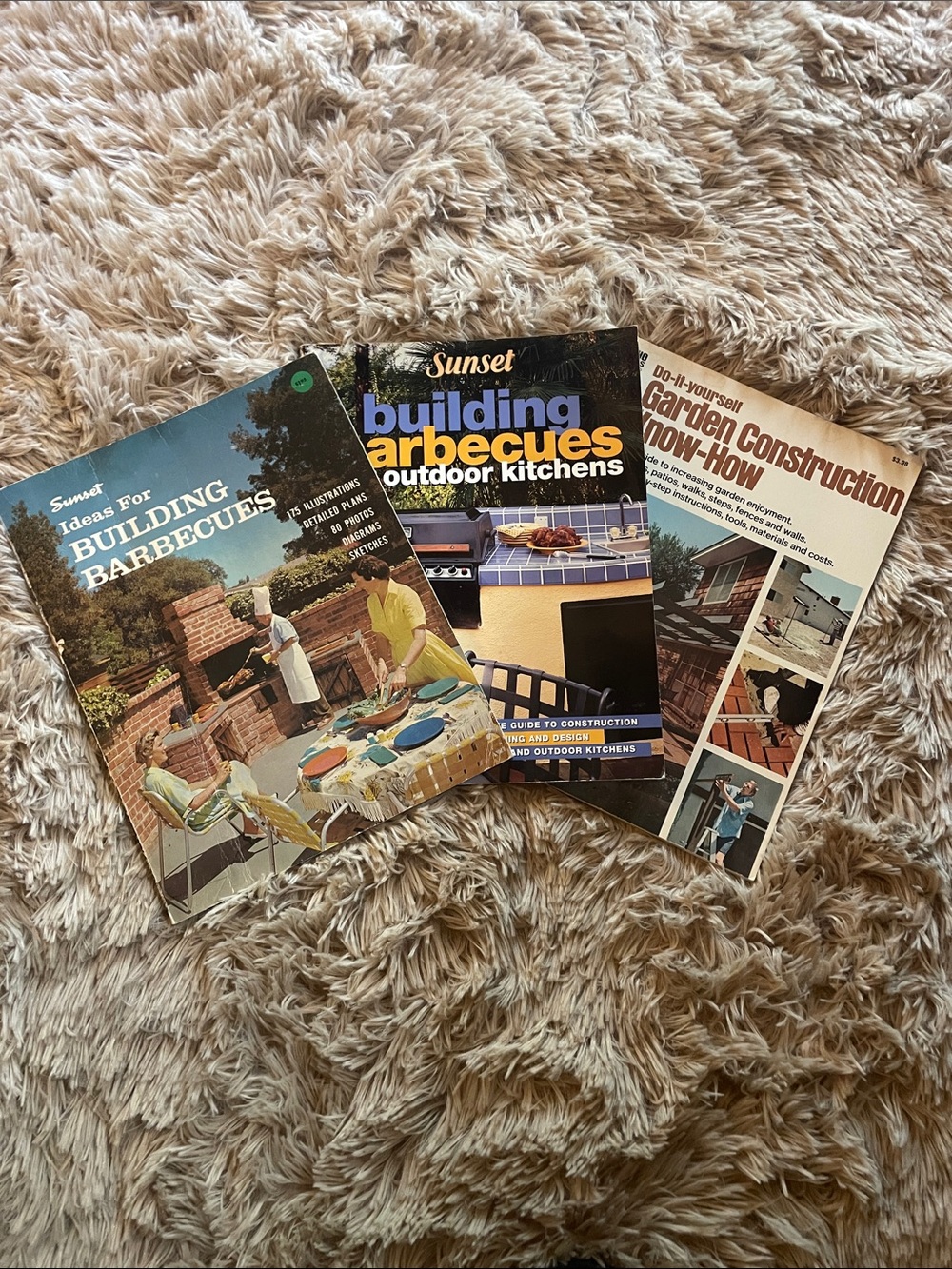 Sunset Building Barbecues Outdoor Kitchens Book - Blue Cover